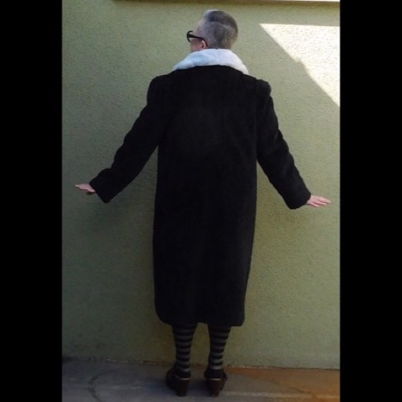 Fabulous Faux Mouton and Fox Fur Coat - Picture 5 of 8